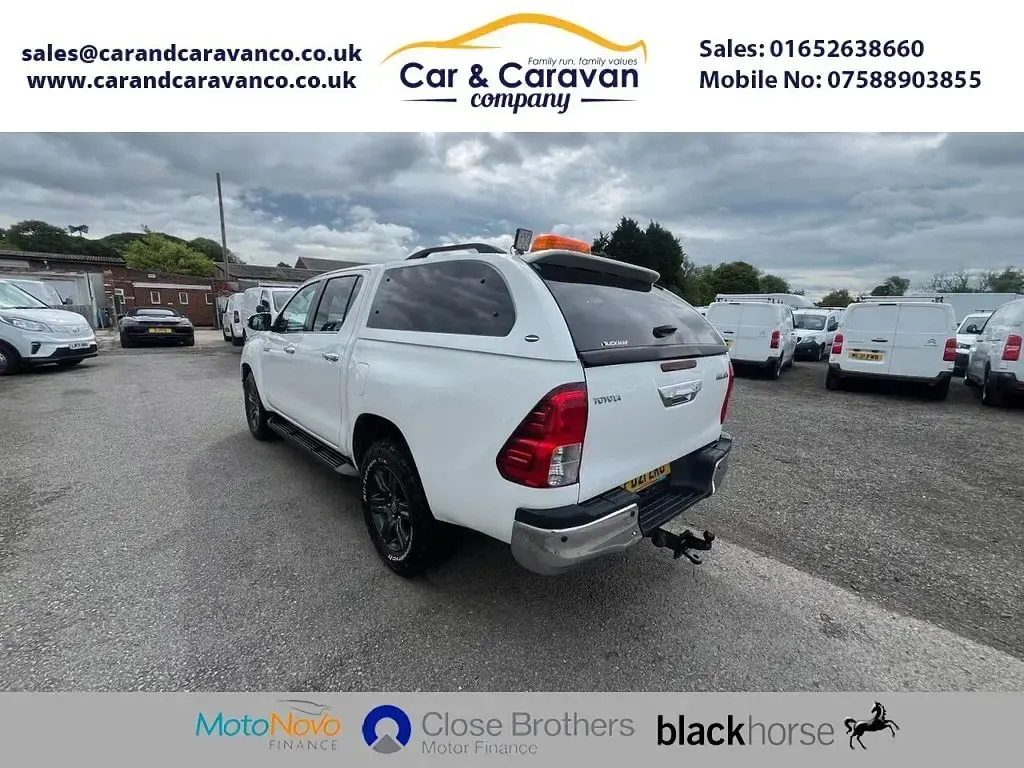 Used Toyota HiLux 150 HP (110 kW) 2021 White Pickup