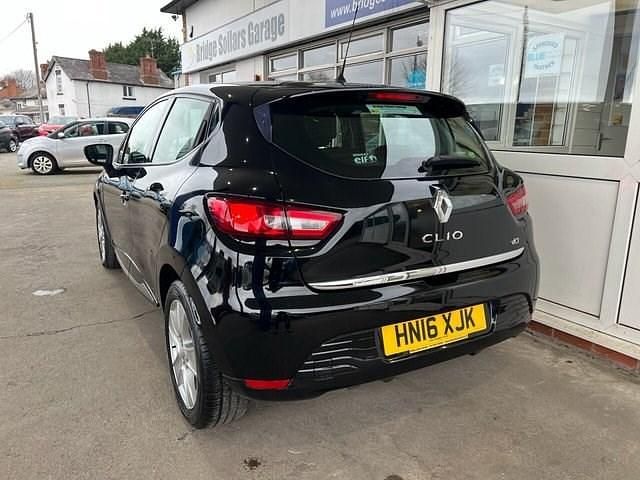 Used Renault Clio IV Dynamique 90 HP (66 kW) 2016 Black Hatchback