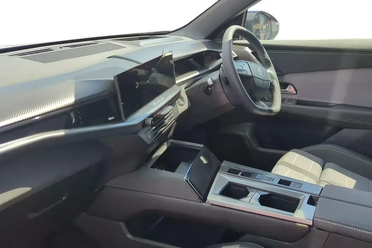 Used Vauxhall Grandland X Ultimate 136 HP (100 kW) 2025 Silver SUV