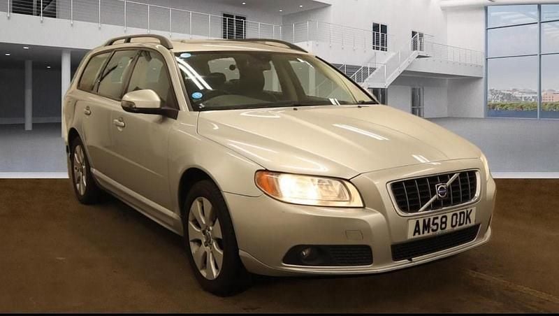 Silver Used 2009 Volvo V70 SE Estate | £2,995 (Fair price) - Image 1/4