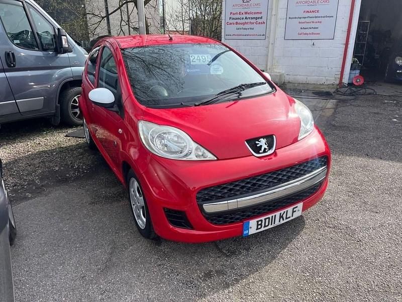 Used Peugeot 107 Envy 68 HP (50 kW) 2011 Red Hatchback