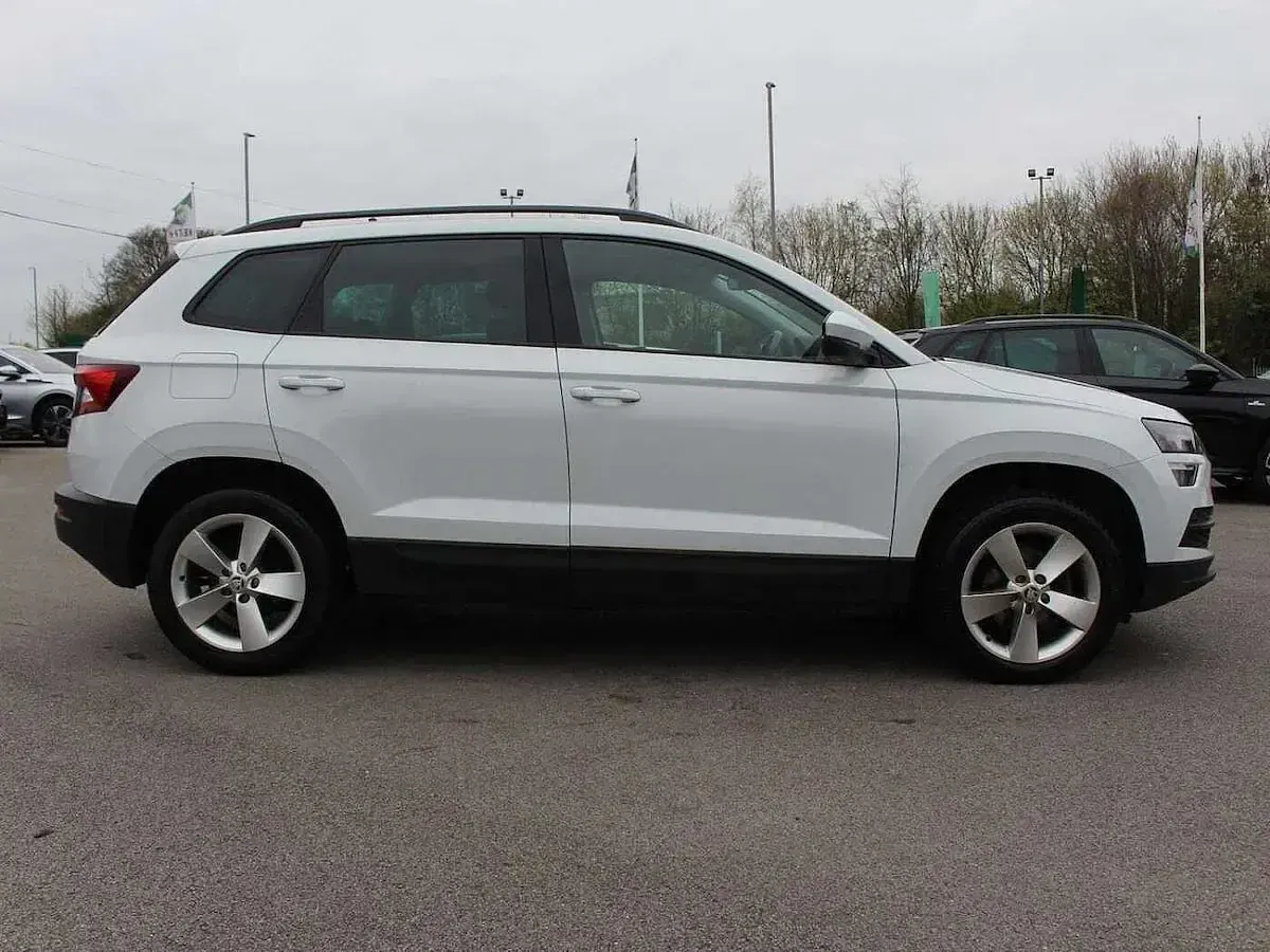 Używany Skoda Karoq SE 150 KM (110 kW) 2020 Biały SUV
