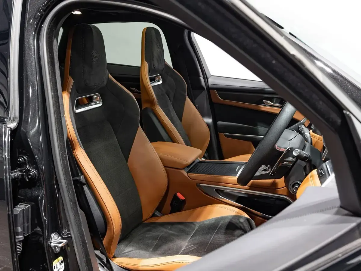 Used Jaguar F-Pace SVR 550 HP (404 kW) 2023 Black SUV