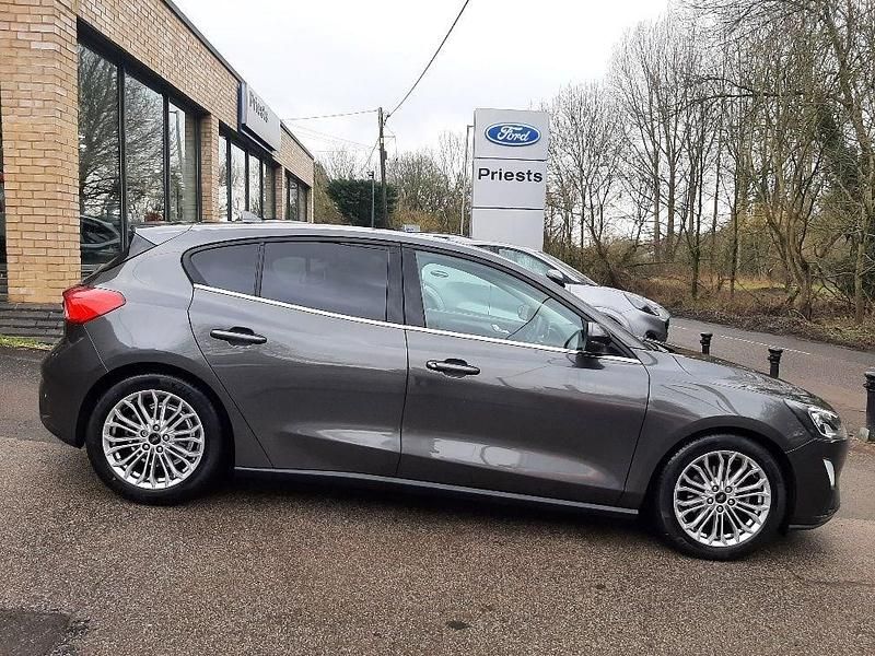 Begagnad Ford Focus Titanium X 120 HK (88 kW) 2020 Magnetic Halvkombi