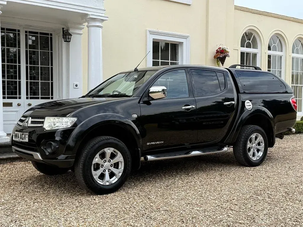 Used Mitsubishi L200 178 HP (130 kW) 2014 Black Pickup