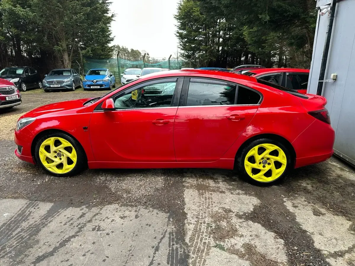 Used Vauxhall Insignia SRi 163 HP (119 kW) 2015 Red Hatchback