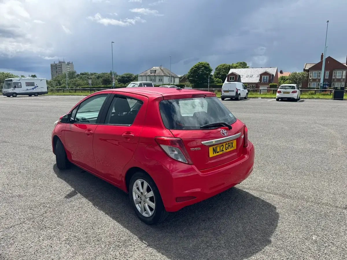 Used Toyota Yaris 69 HP (50 kW) 2012 Red Hatchback