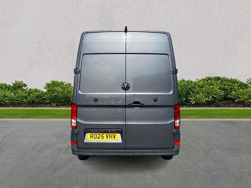Usado VW Crafter 140 HP (102 kW) 2025 Cinzento Van