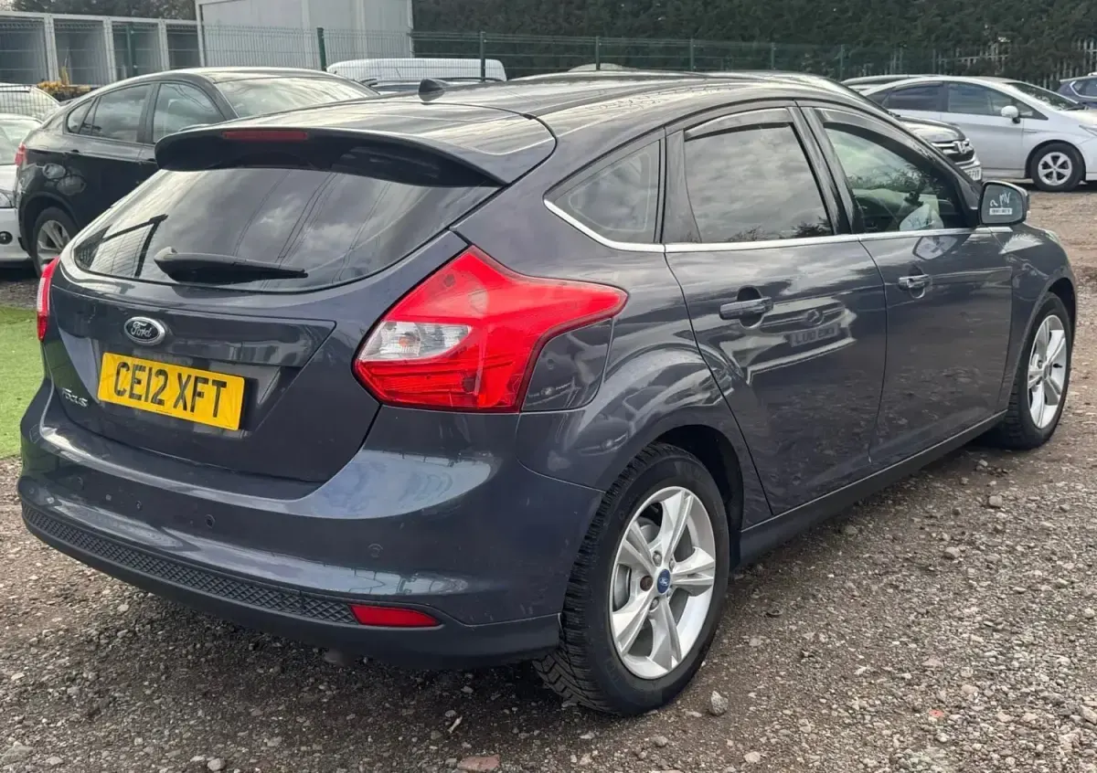Używany Ford Focus Zetec 2012 Szary Hatchback