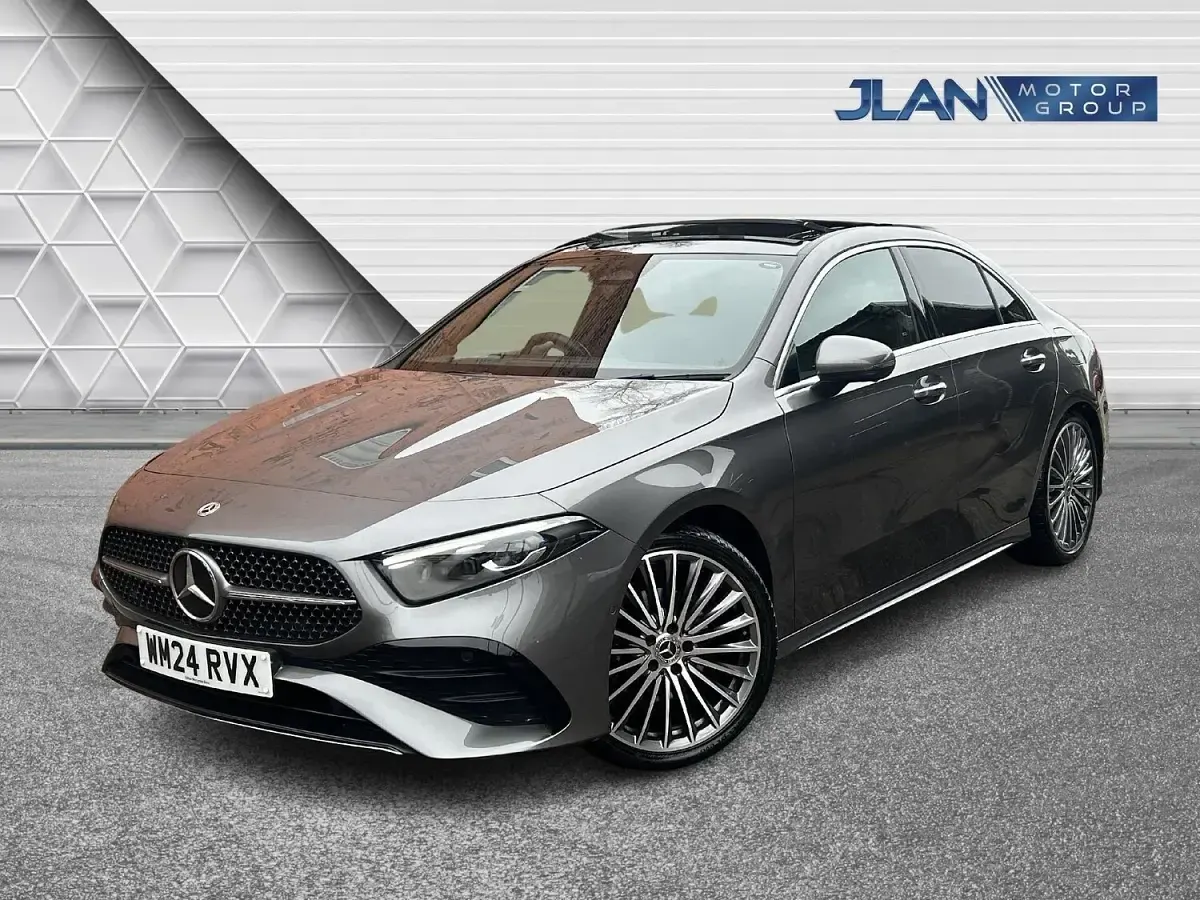 Usado Mercedes A200 AMG Line Premium Plus 163 HP (119 kW) 2024 Cinzento Sedan