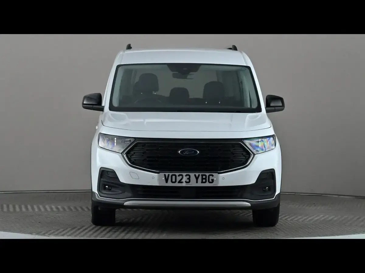 Used Ford Grand Tourneo Connect Active 114 HP (83 kW) 2023 White MPV