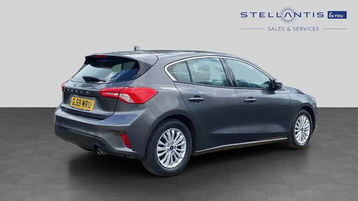 Used Ford Focus Titanium 123 HP (90 kW) 2019 Grey Hatchback