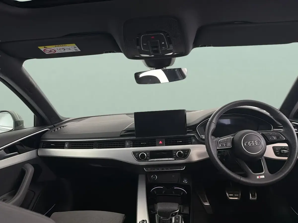 Begagnad Audi A4 S-Line 2024 Grön Sedan