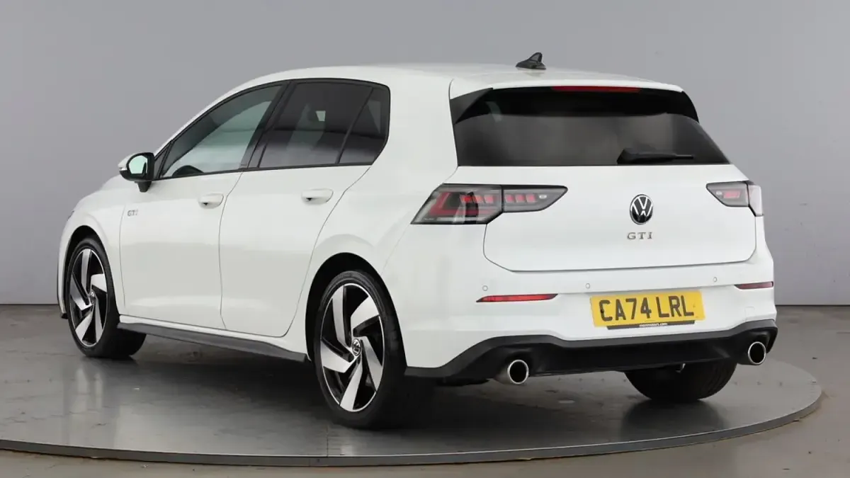 Used VW Golf VIII GTI 265 HP (194 kW) 2024 Pure white Hatchback
