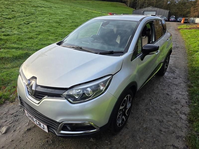 Used Renault Captur Dynamique 90 HP (66 kW) 2016 Silver SUV