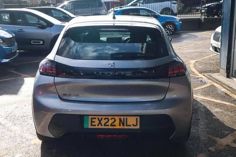 Second-hand Peugeot e-208 Allure 100 kW (136 CP) 2022 Gri Hatchback