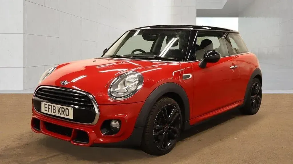 Usado Mini Cooper Hatch 2018 Rojo Utilitario