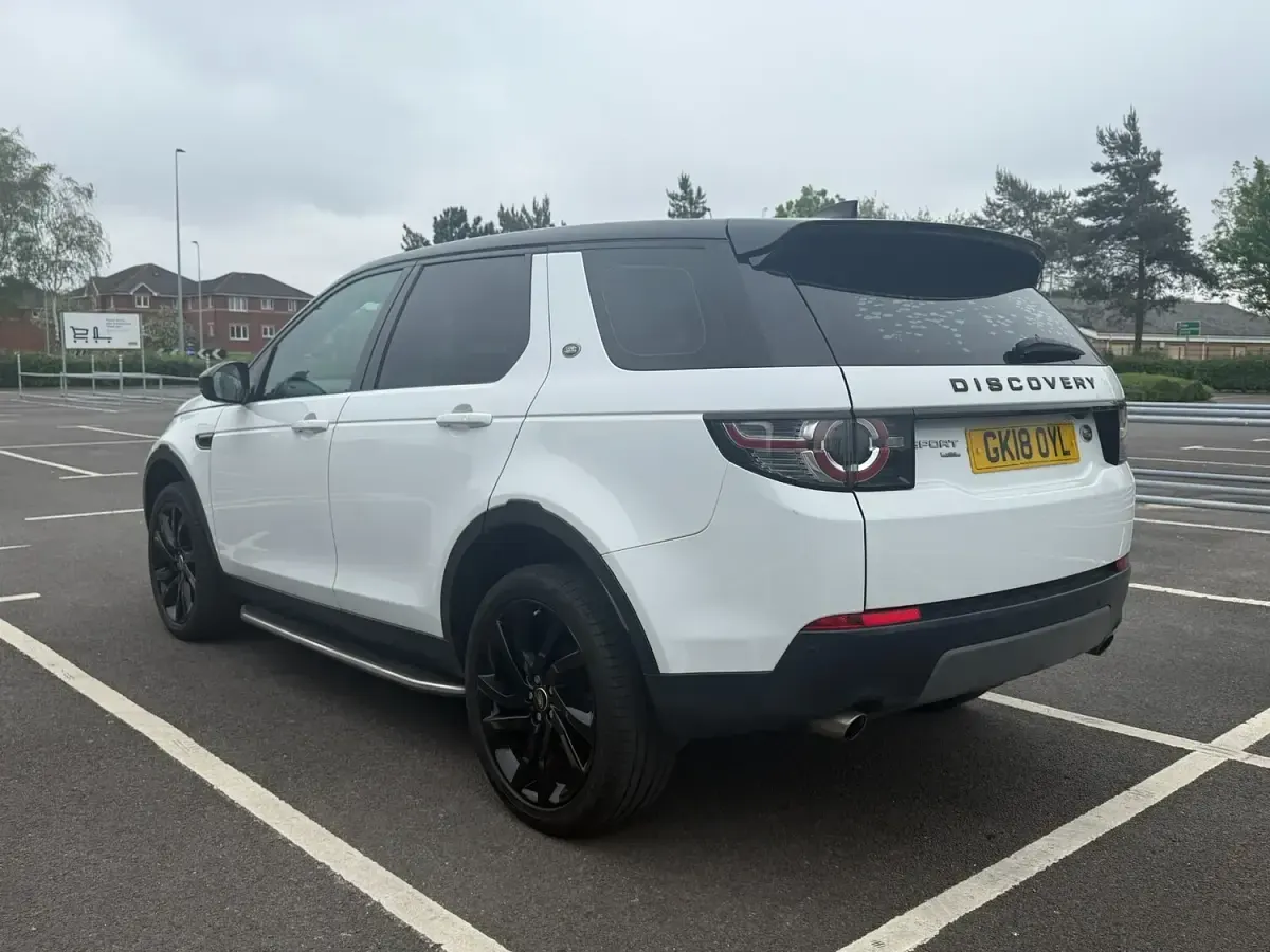 Used Land Rover Discovery Sport HSE 180 HP (132 kW) 2018 White SUV