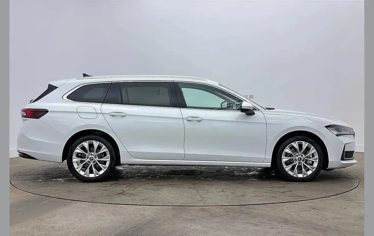 New Skoda Superb SE L 200 HP (147 kW) 2026 White Estate