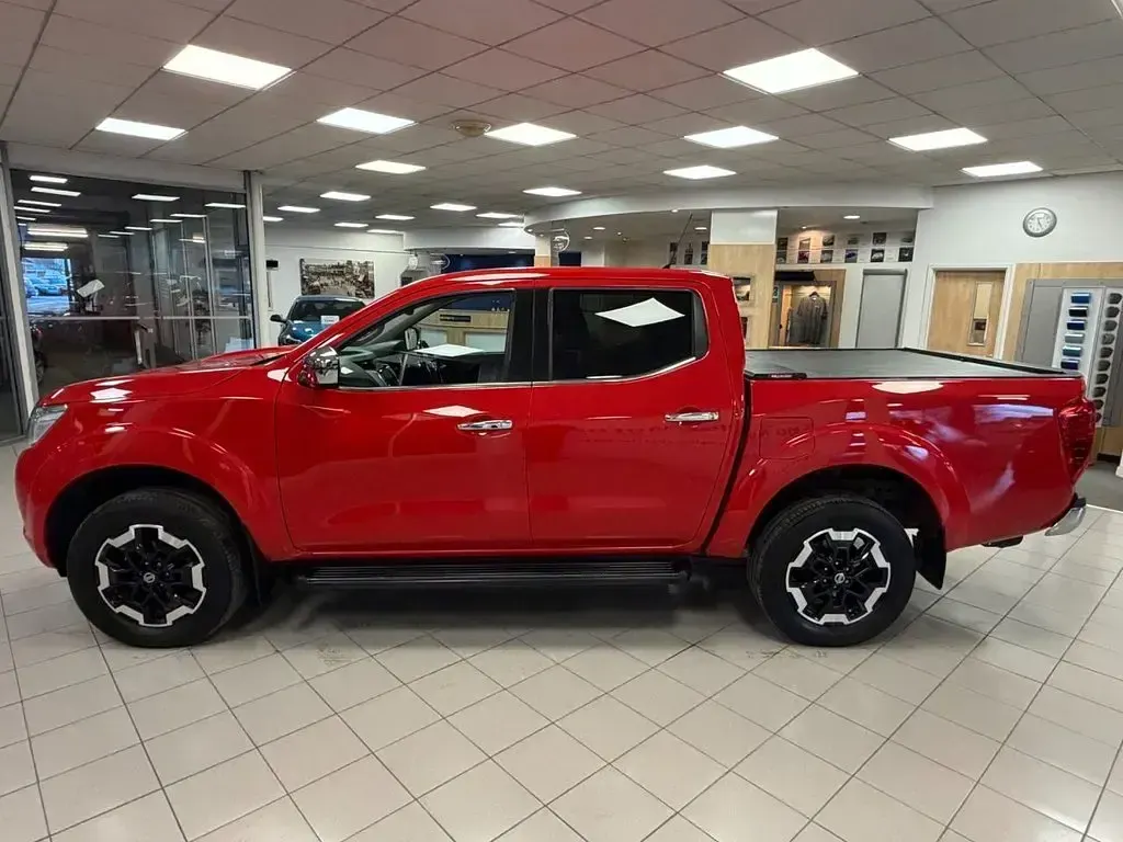 Used Nissan Navara N-Connecta 190 HP (139 kW) 2021 Red Pickup