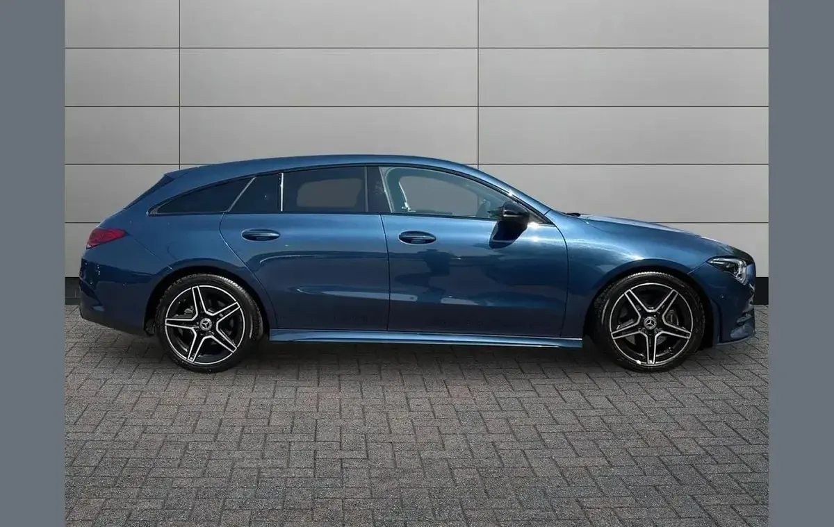 Used Mercedes CLA200 Executive 163 HP (119 kW) 2023 Blue Estate