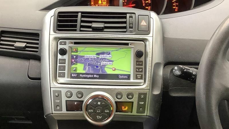 Used Toyota Verso 2012 Silver MPV