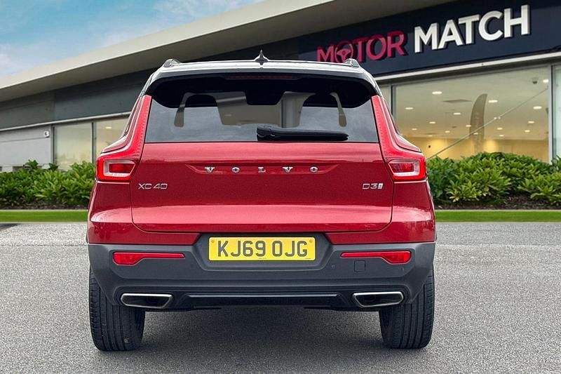 Used Volvo XC40 R-Design Pro 150 HP (110 kW) 2020 Red SUV
