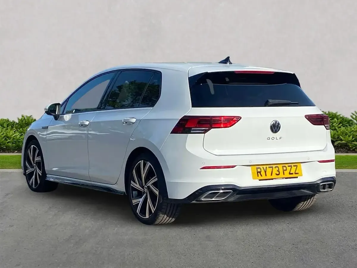 Used VW Golf VIII R-line 150 HP (110 kW) 2023 White Hatchback