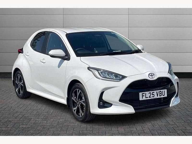 Pure white Used 2025 Toyota Yaris Hybrid Design Hatchback | £20,150 (Fair price) - Image 1/3