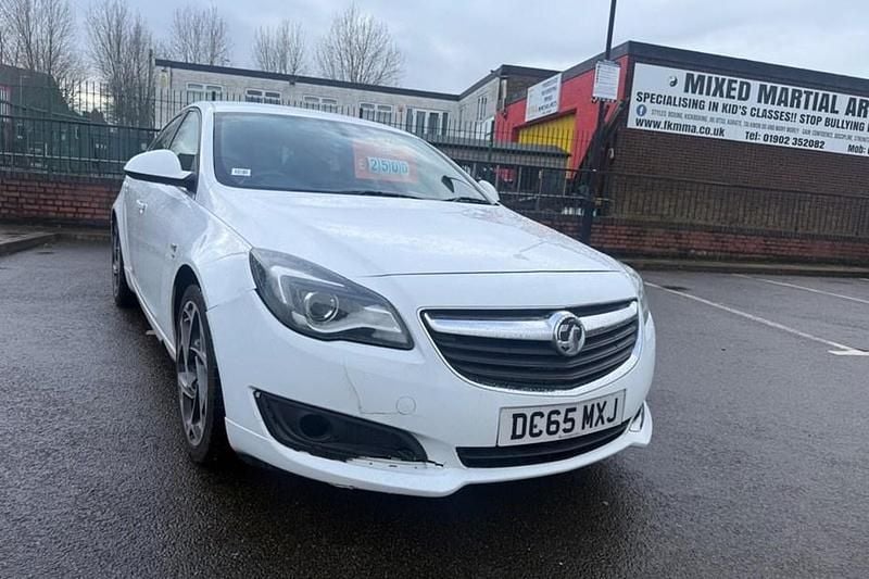 Used Vauxhall Insignia SRi 2015 White Hatchback
