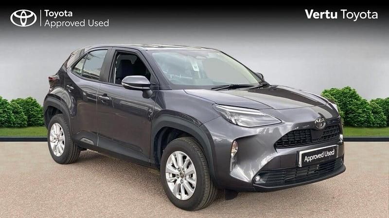 Used 2024 Toyota Yaris Hybrid Estate | £22,200 (Fair price) - Image 1/3