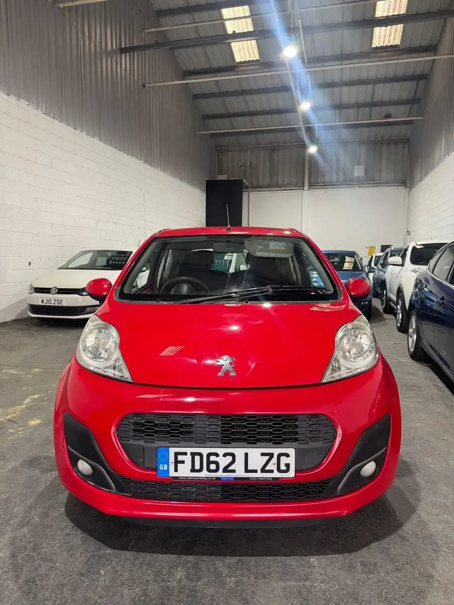 Używany Peugeot 107 Active 2013 Czerwony Hatchback