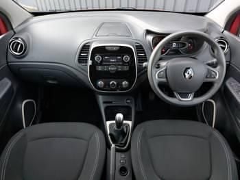 Used Renault Captur Play 90 HP (66 kW) 2019 Red SUV