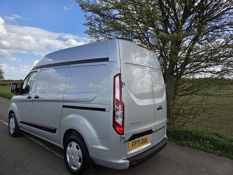 Begagnad Ford Transit Custom Trend 105 HK (77 kW) 2022 Silver Van