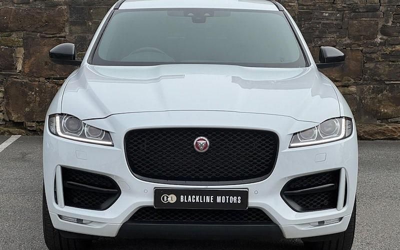 Second-hand Jaguar F-Pace R-Sport 180 CP (132 kW) 2019 Alb SUV