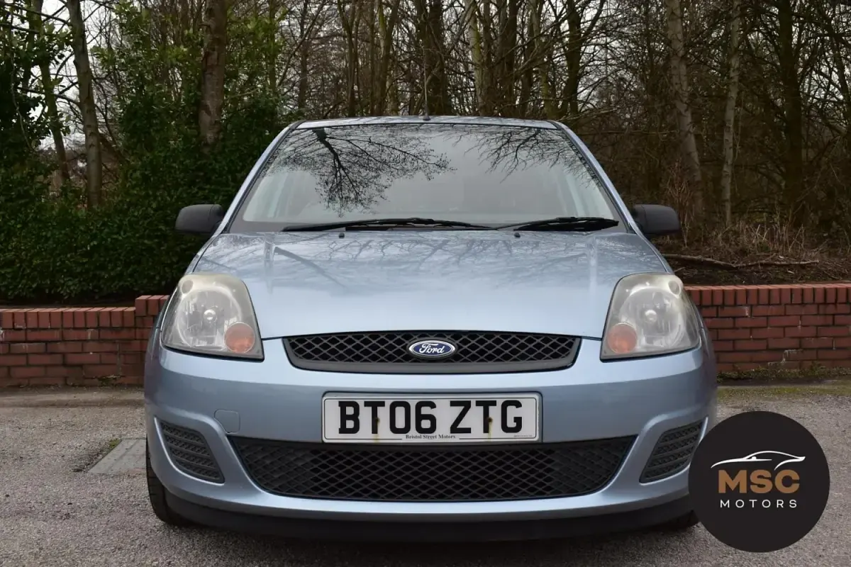 Second-hand Ford Fiesta Style 79 CP (58 kW) 2006 Albastru Hatchback