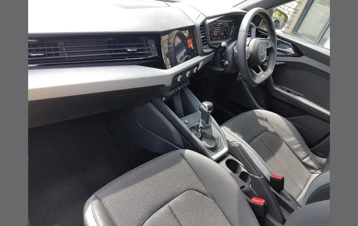 Used Audi A1 Black Edition 147 HP (108 kW) 2023 Yellow SUV
