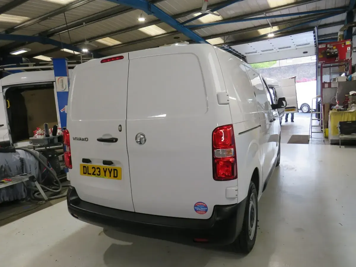 Used Vauxhall Vivaro 100 HP (73 kW) 2023 White MPV