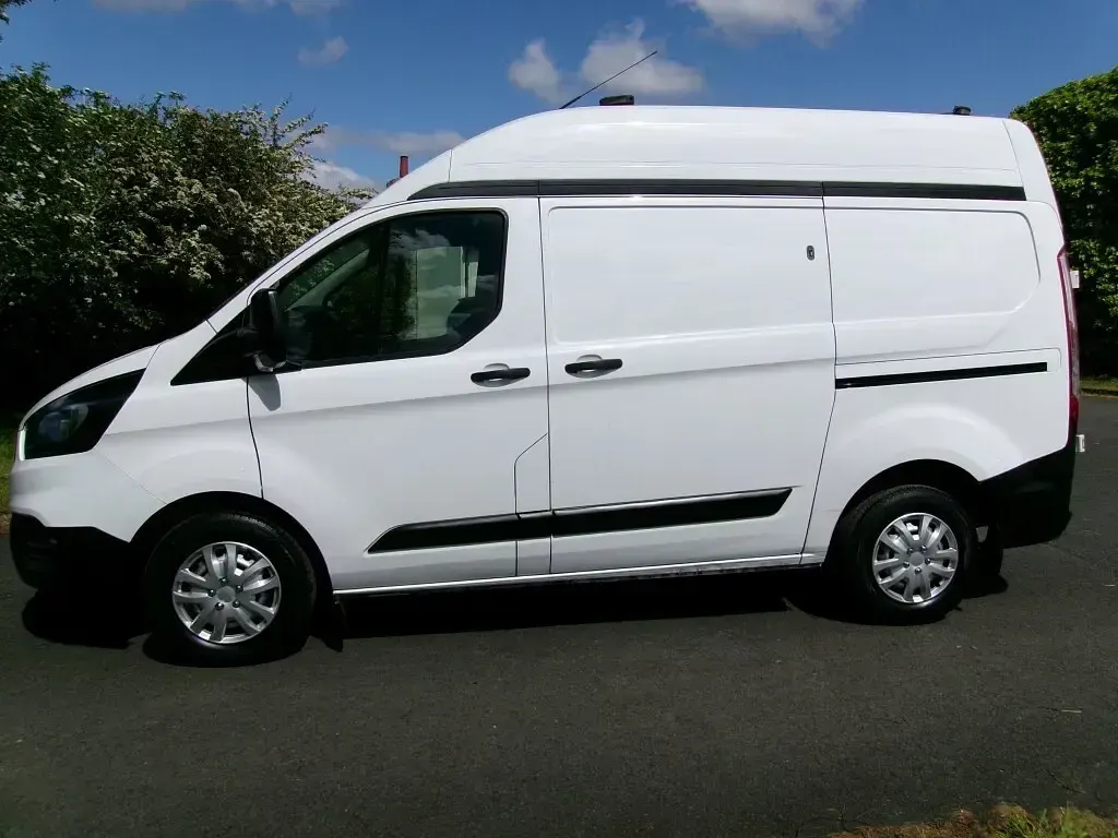 Used Ford Transit Custom 105 HP (77 kW) 2019 White Van