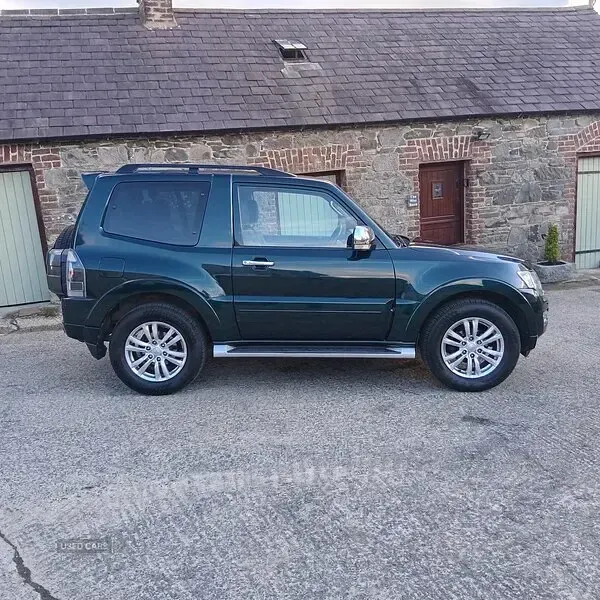 Used Mitsubishi Shogun Warrior 187 HP (137 kW) 2016 Green SUV