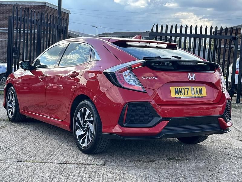 Used Honda Civic SE 129 HP (94 kW) 2017 Red Hatchback
