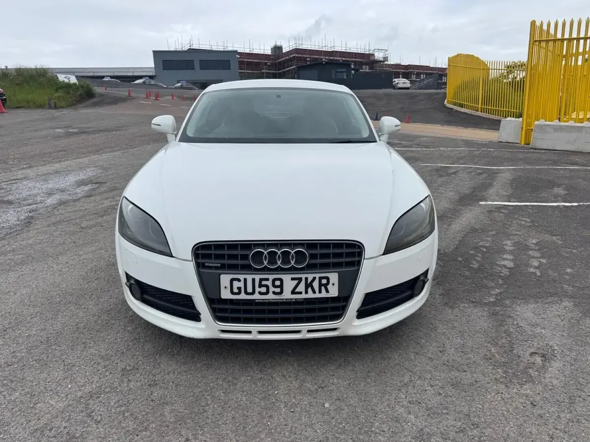 Used Audi TT Design 170 HP (125 kW) 2009 White Coupe