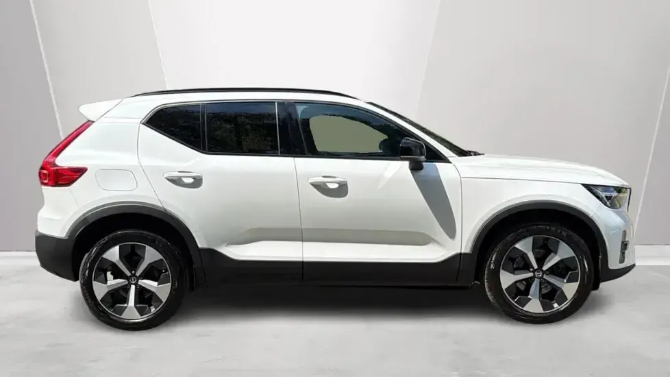 Used Volvo XC40 Plus 161 HP (118 kW) 2025 White SUV