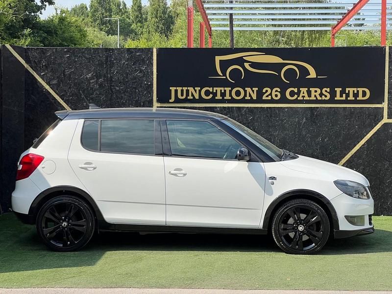 Used Skoda Fabia 105 HP (77 kW) 2014 White Hatchback