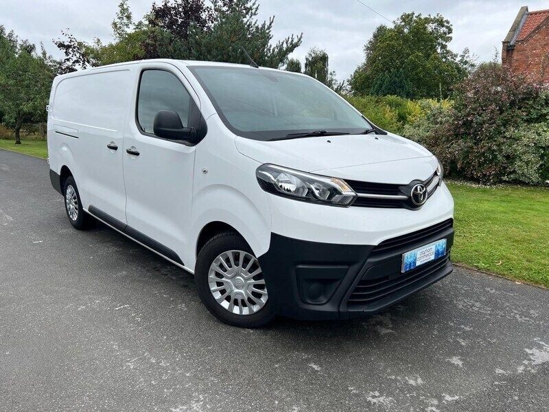 White Used 2021 Toyota Proace Van | £9,990 (Fair price) - Image 1/4