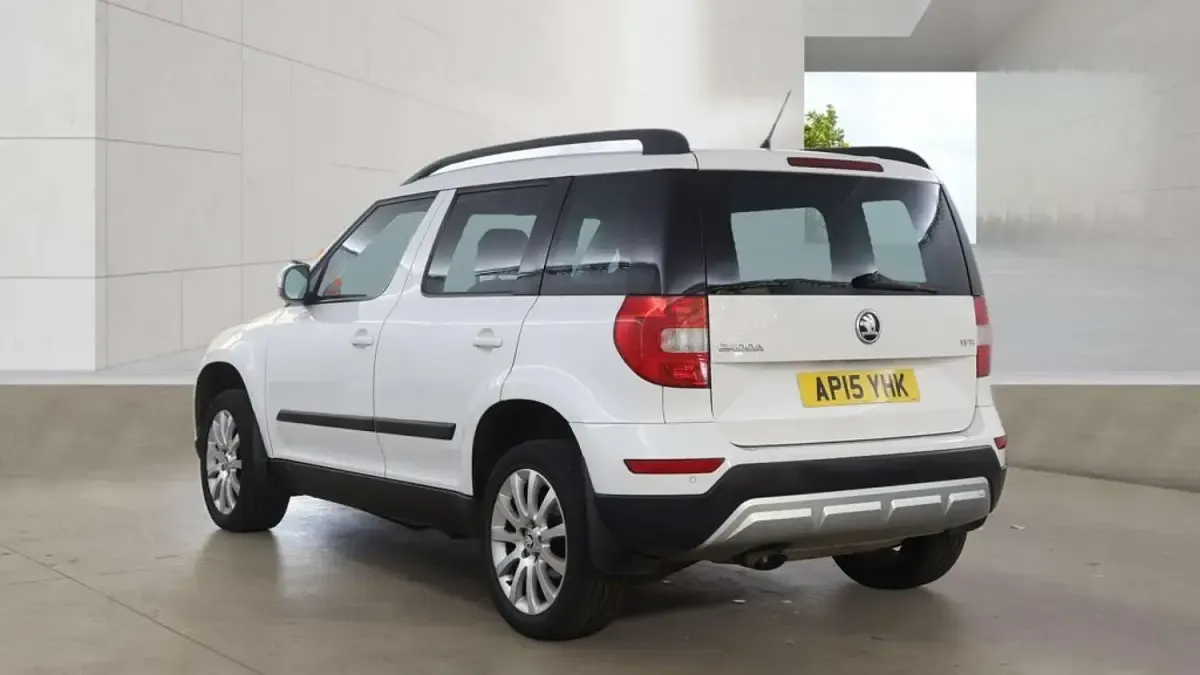 Used Skoda Yeti Outdoor SE 105 HP (77 kW) 2015 White SUV