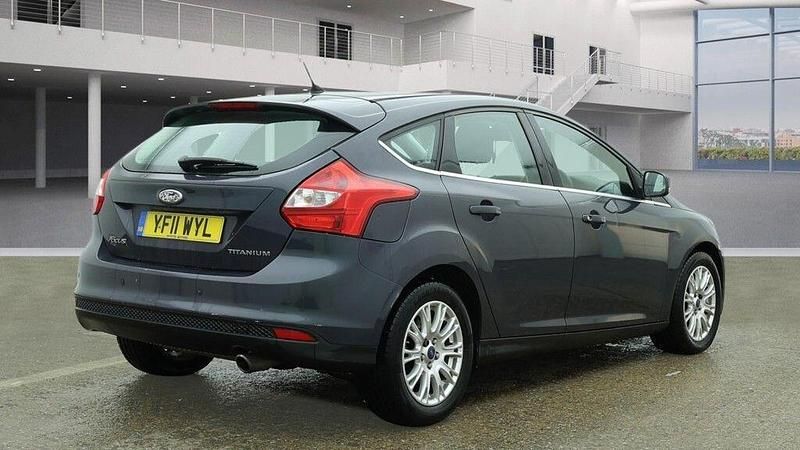 Used Ford Focus Titanium 150 HP (110 kW) 2011 Grey Hatchback