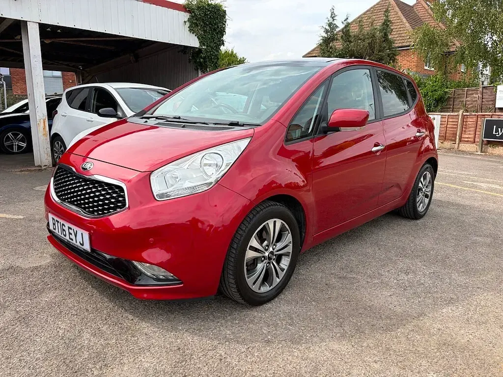 Used Kia Venga 123 HP (90 kW) 2016 Red Hatchback