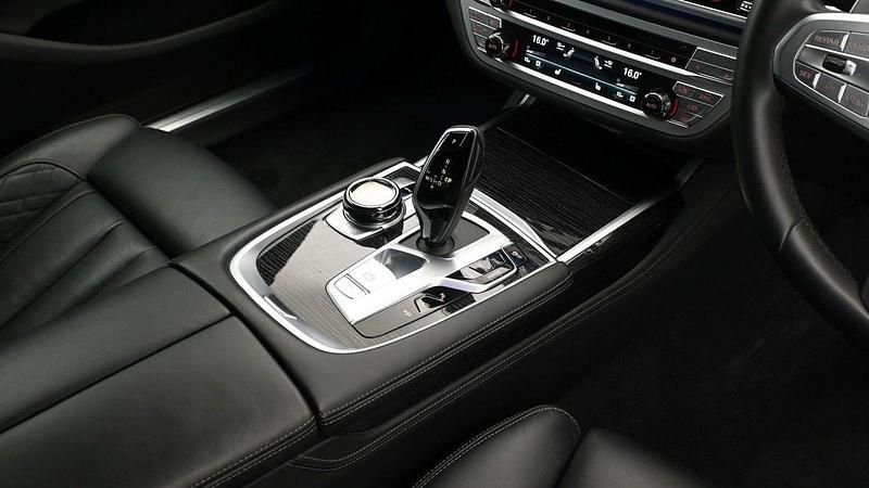 Image 2/4