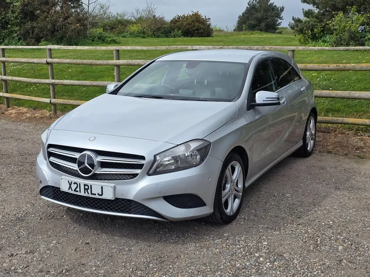 Used Mercedes A180 Sport Edition 109 HP (80 kW) 2015 Silver Hatchback